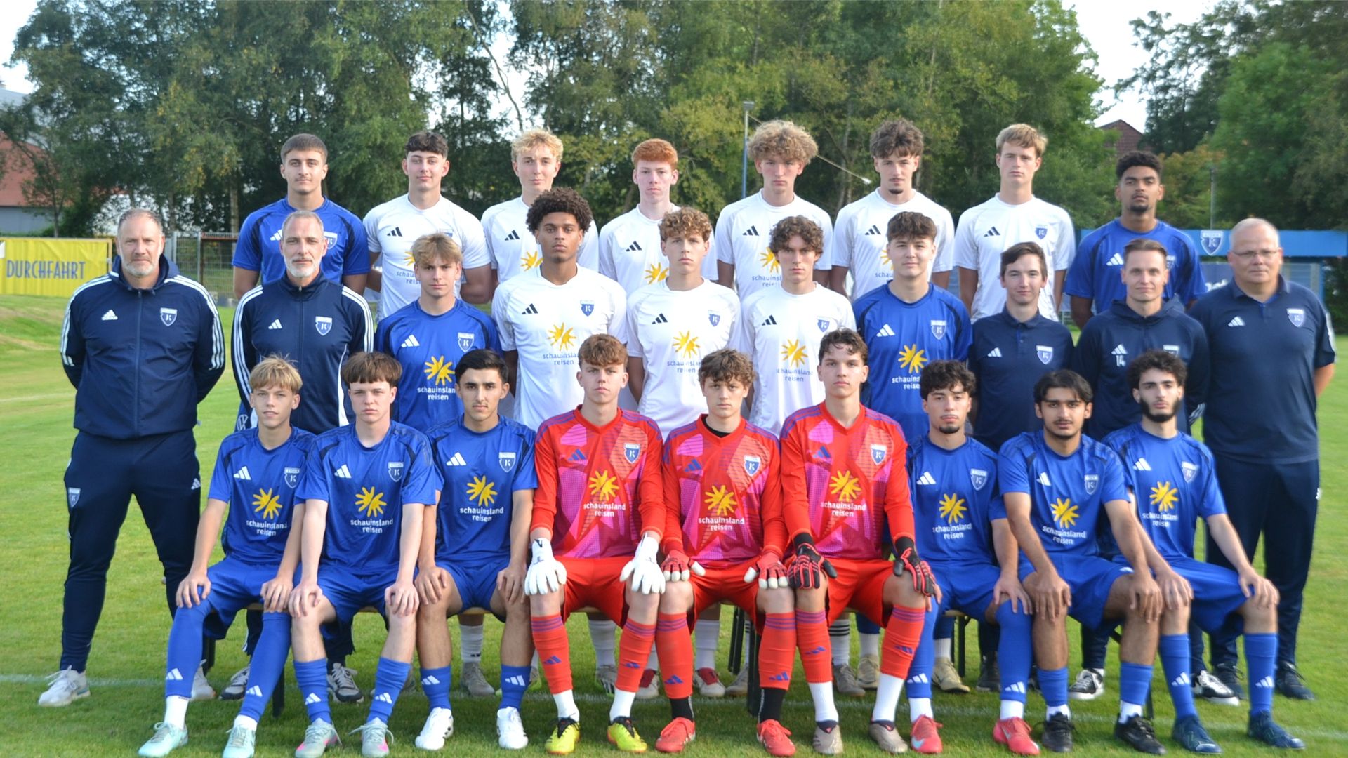 Mannschaftsfoto JLZ BSV Kickers Emden U19