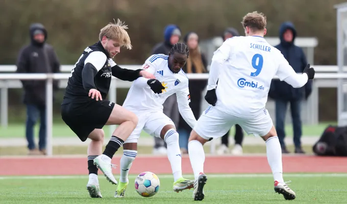 Torreicher Test: Kickers schlägt Heeslingen mit 6:4