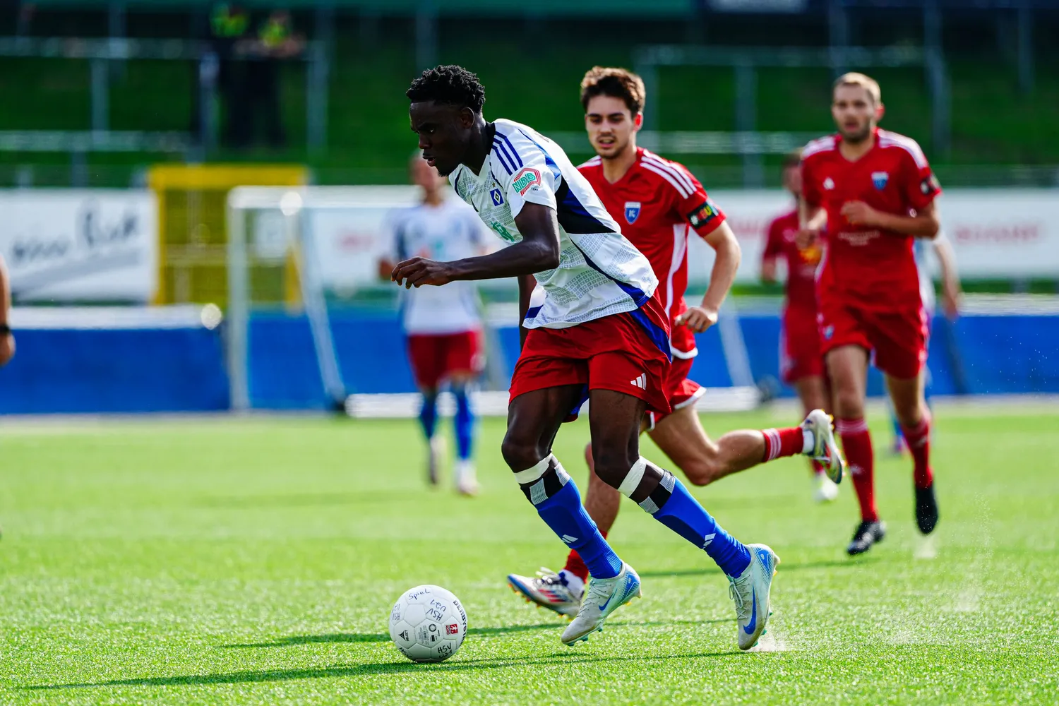 Kickers Emden verpflichtet Ayukayoh Mengot