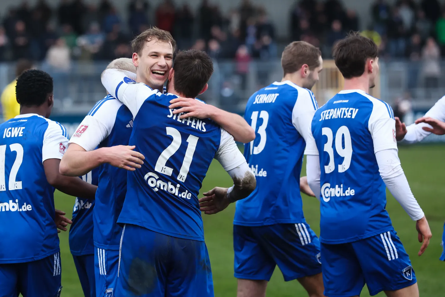 Joker Schiller trifft doppelt: Kickers feiert 4:2-Heimsieg