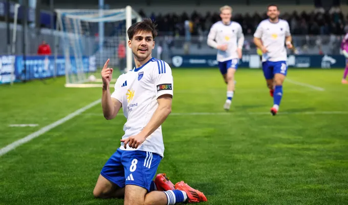 Späte Jokertore bescheren Kickers 2:0-Sieg beim HSV II