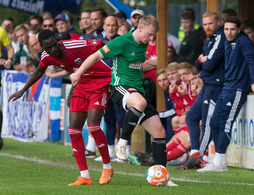 4:0 - Frühstart und drei Tore in sechs Minuten beim Kickers-Sieg