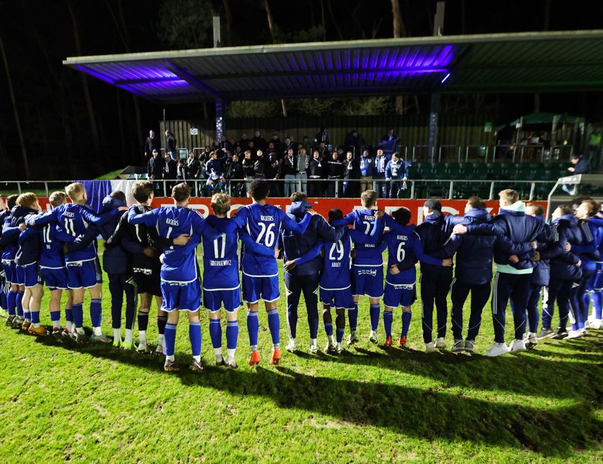 Schiller und Steffens schießen Kickers an die Tabellenspitze