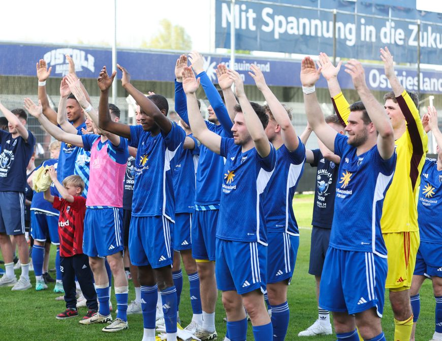 Kickers feiert Meisterparty mit 5:1-Sieg und 2400 Zuschauern